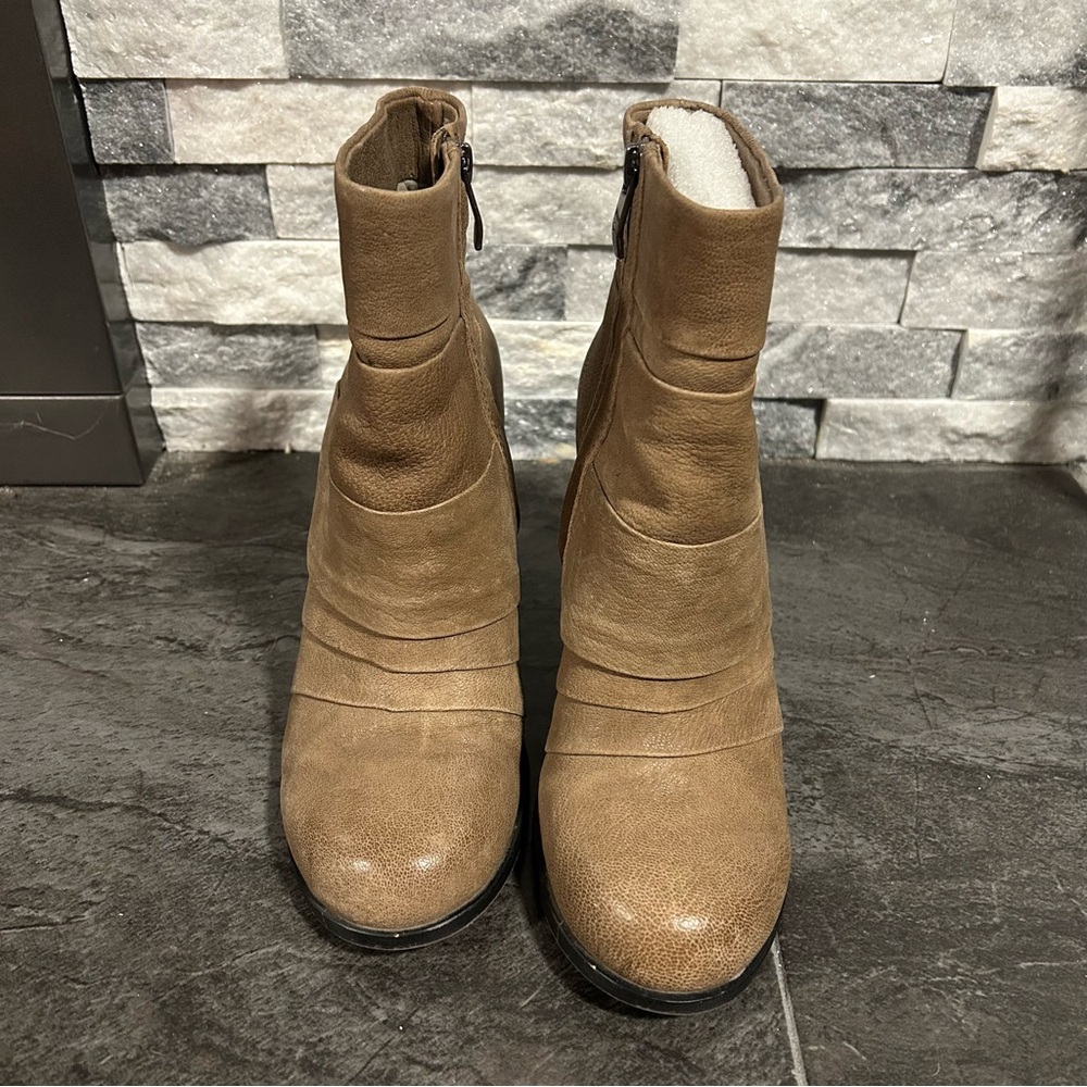 Vince Camuto Booties - Picture 2 of 7